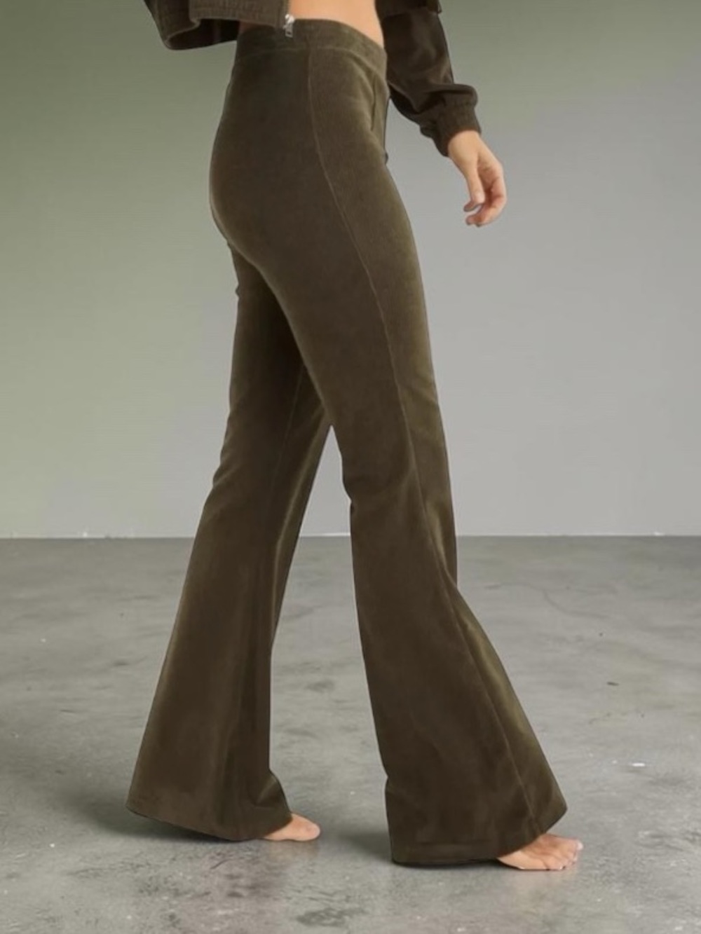 AERIE (S) Groove-On Velour High Waisted Flare Pant Trendy Soft Cozy Olive Green